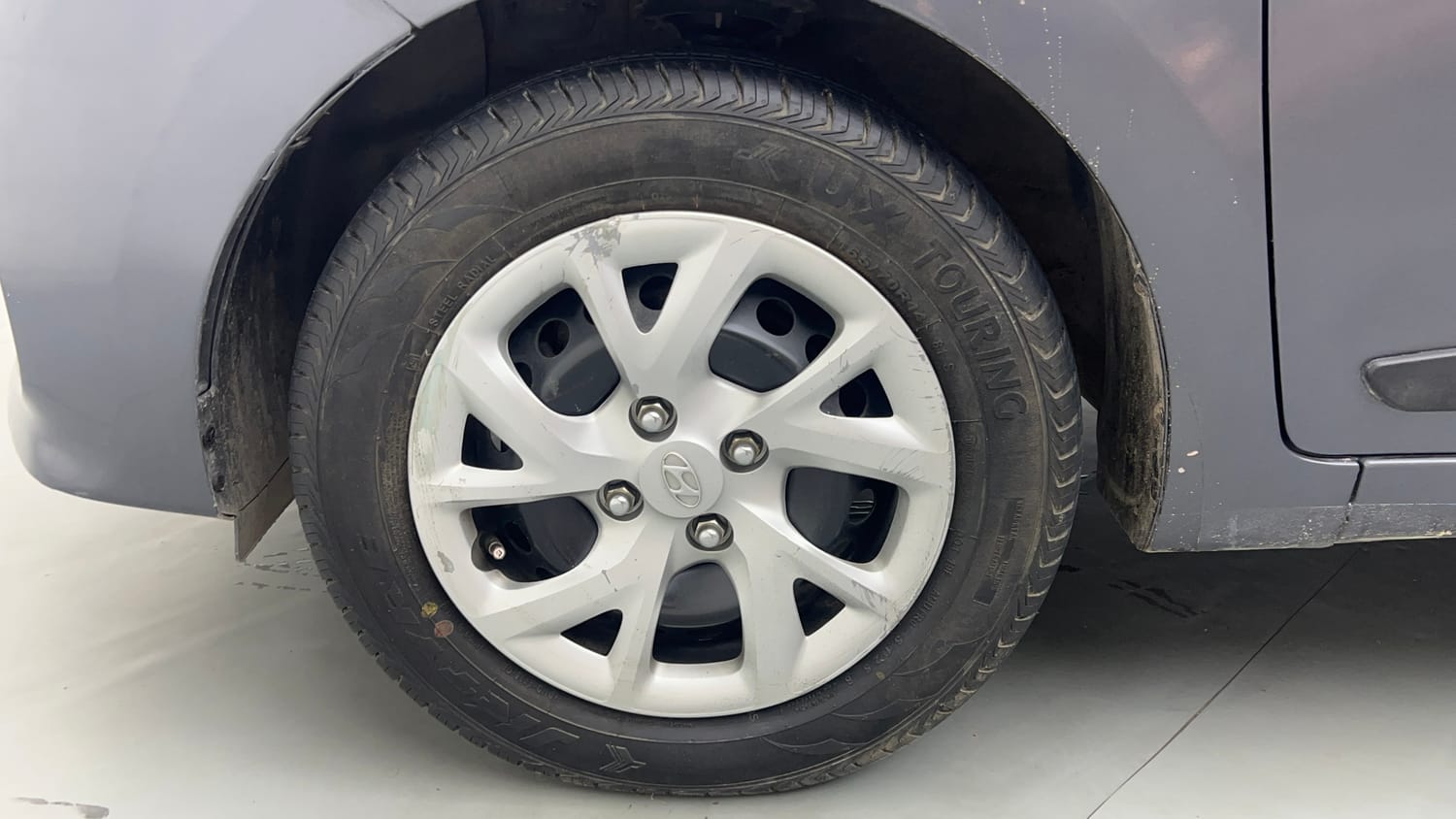 Used 2018 Hyundai Grand i10 Magna 1.2 Kappa VTVT Petrol Manual tyres LEFT FRONT TYRE RIM VIEW
