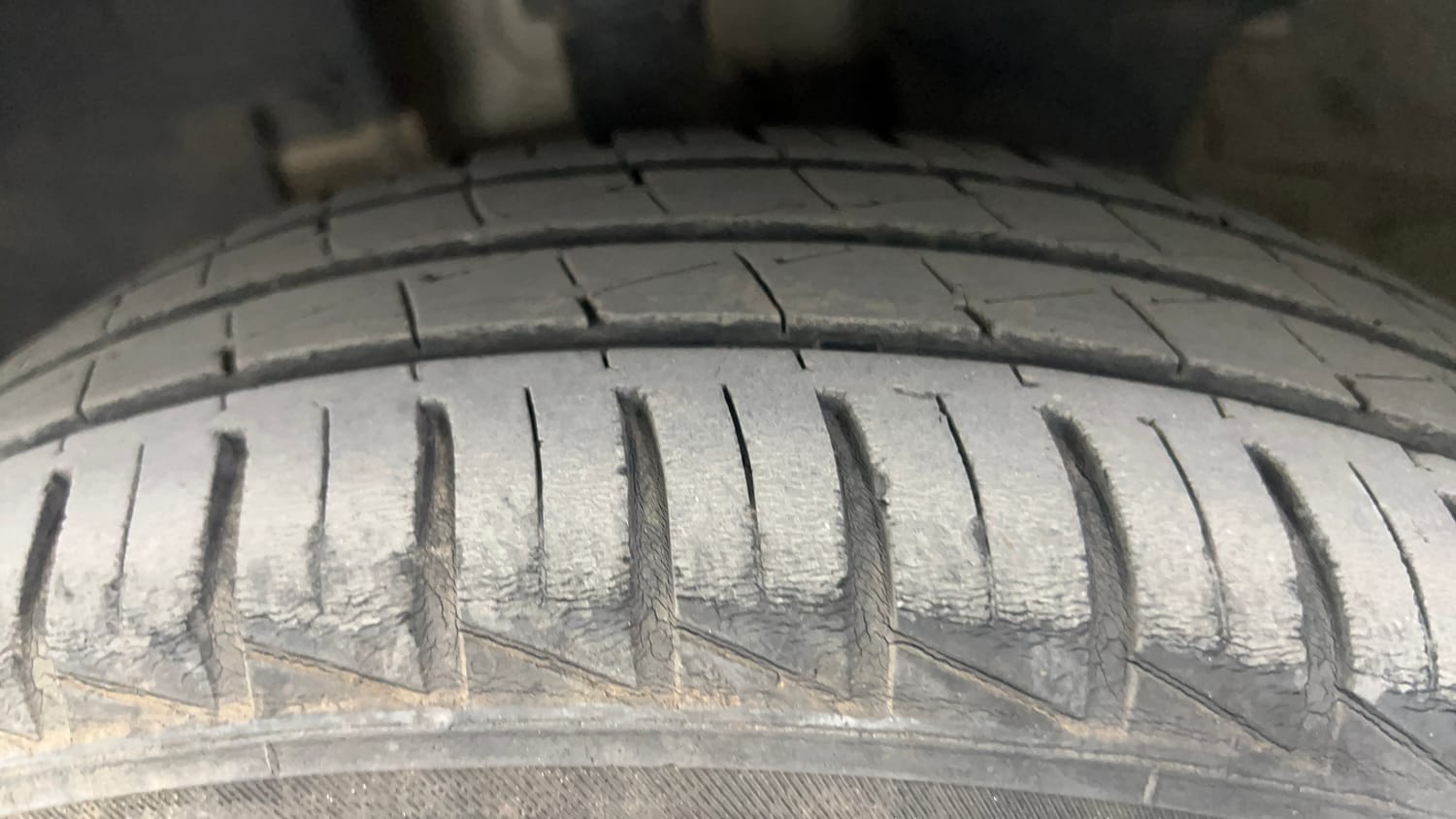 Used 2023 Renault Kwid RXT 1.0 Petrol Manual tyres LEFT FRONT TYRE TREAD VIEW