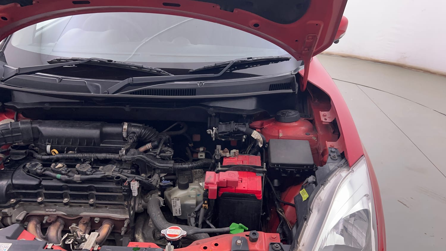 Used 2020 Maruti Suzuki Swift ZXi AMT Petrol Automatic engine ENGINE LEFT SIDE HINGE & APRON VIEW