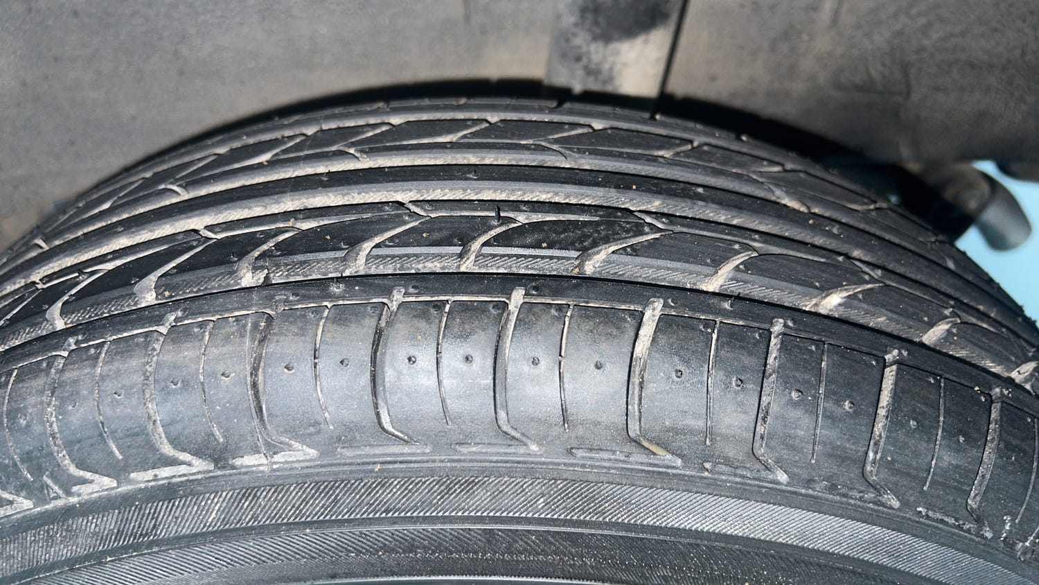 Used 2017 Renault Kwid CLIMBER 1.0 AMT Petrol Automatic tyres LEFT REAR TYRE TREAD VIEW