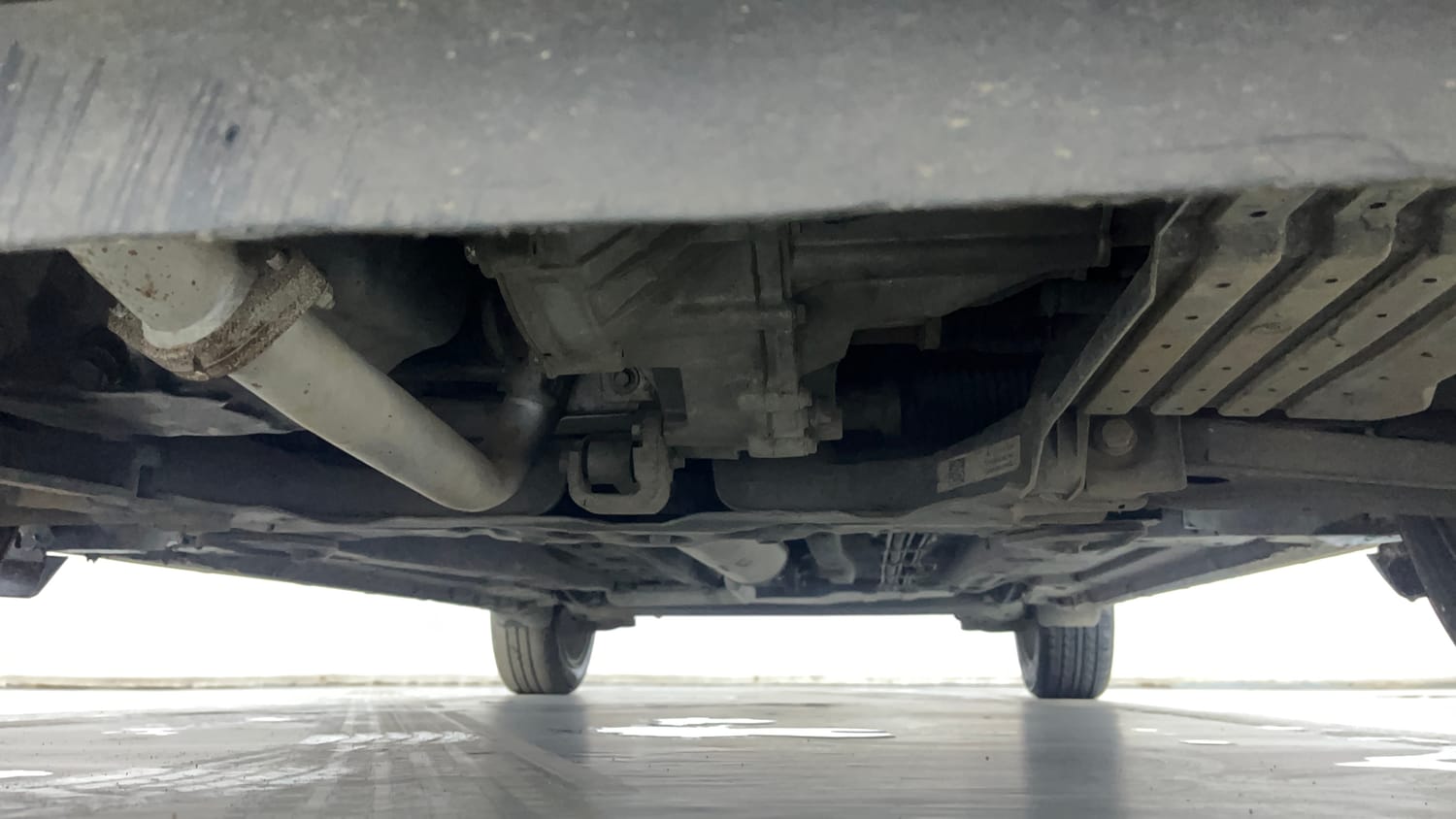 Used 2024 Tata Altroz XZ Plus (S) iCNG Cng Manual extra FRONT LEFT UNDERBODY VIEW