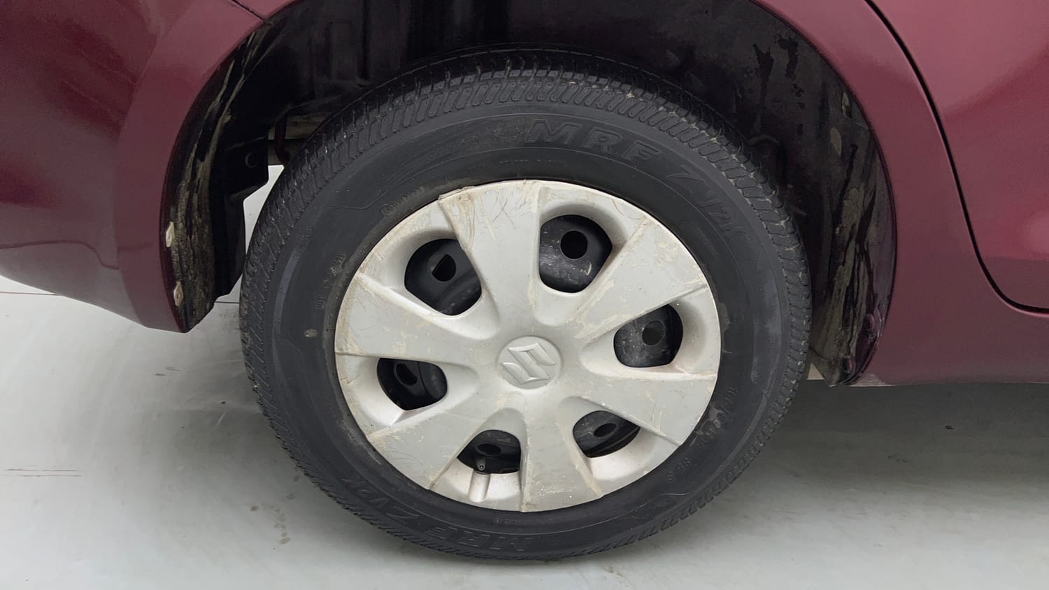 Used 2015 Maruti Suzuki Swift Dzire VXI Petrol Manual tyres RIGHT REAR TYRE RIM VIEW