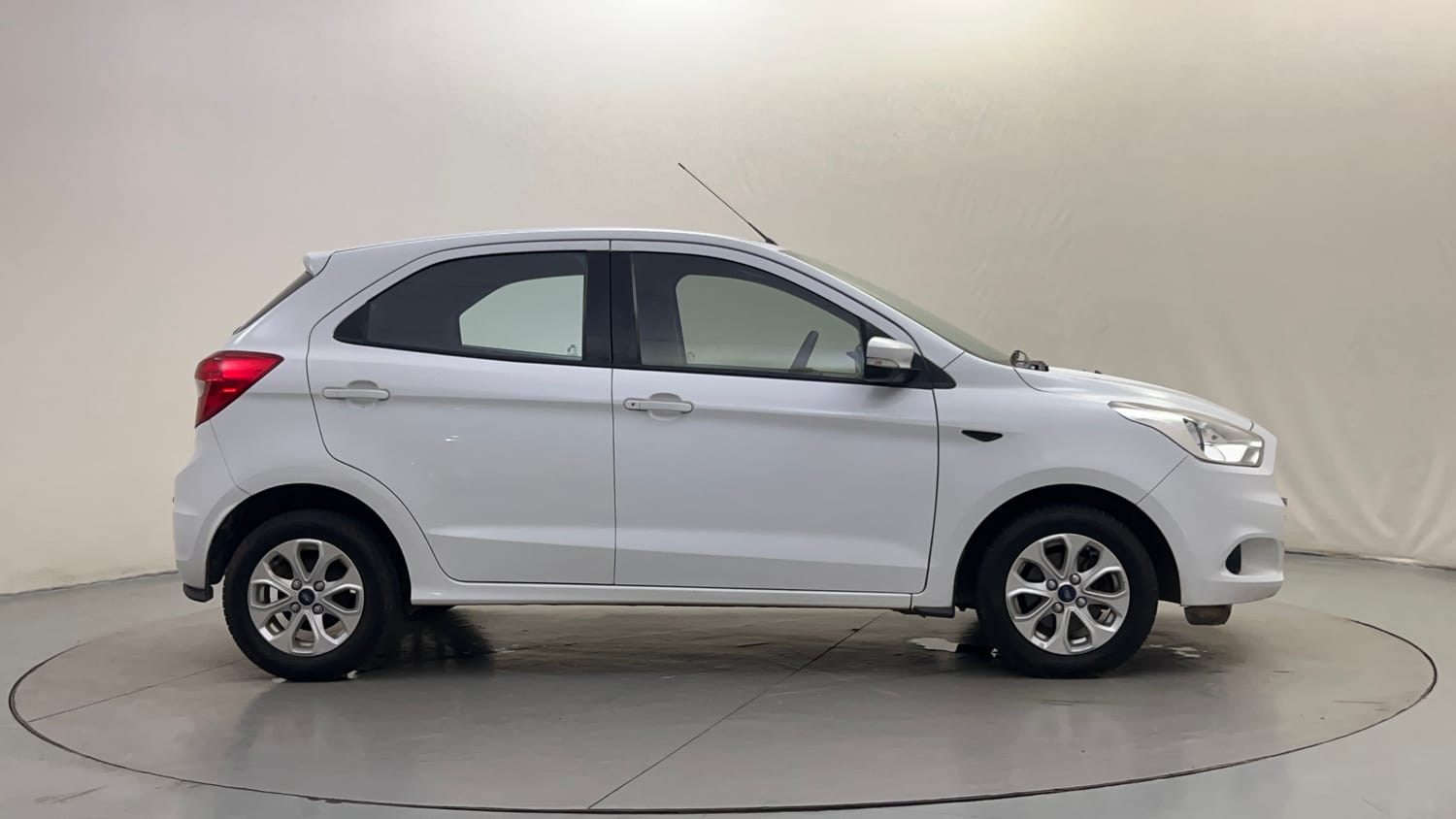Used 2017 Ford Figo Titanium 1.5 Ti-VCT AT Petrol Automatic exterior RIGHT SIDE VIEW