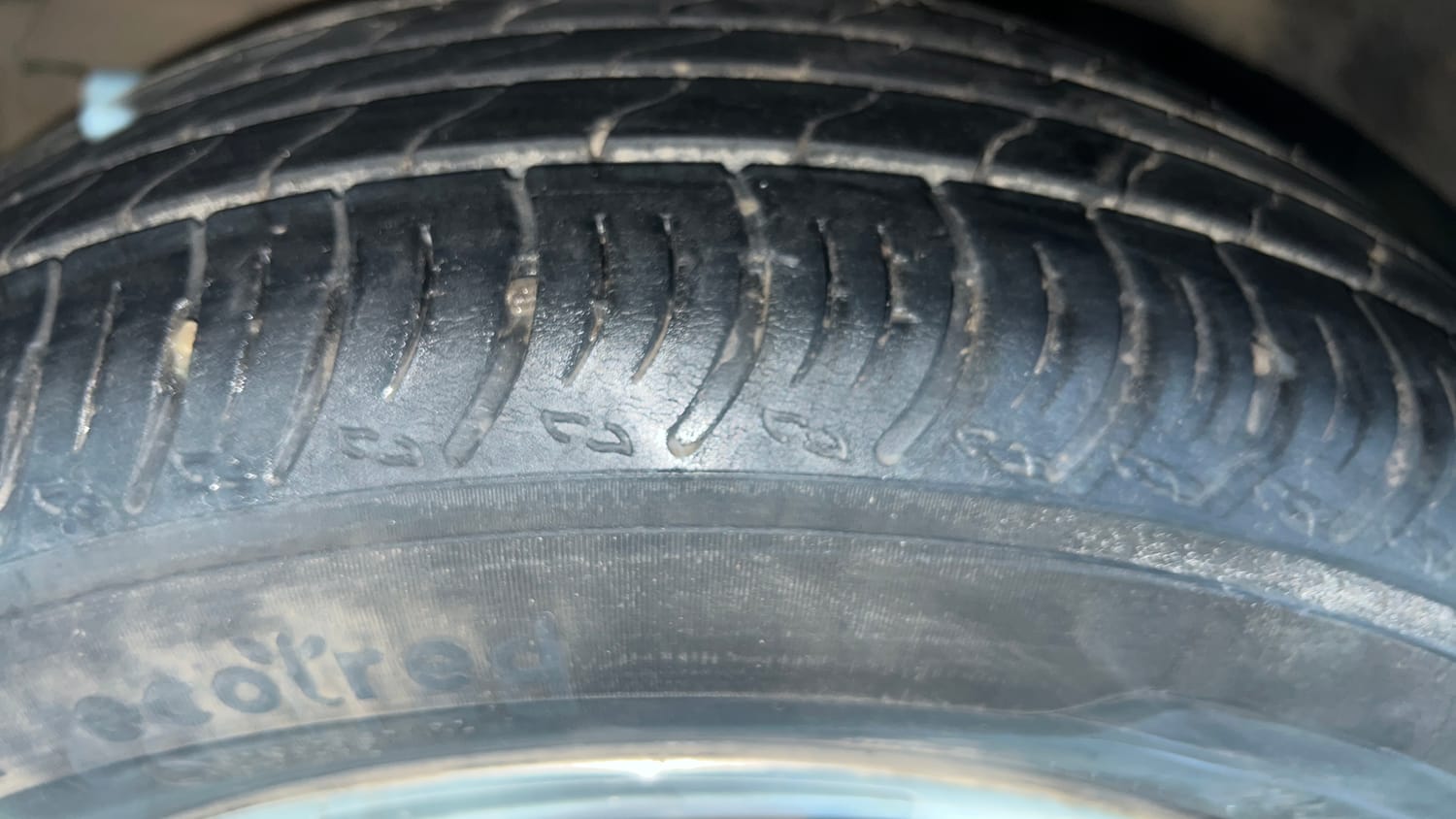 Used 2023 Maruti Suzuki XL6 Zeta MT CNG Cng Manual tyres LEFT FRONT TYRE TREAD VIEW