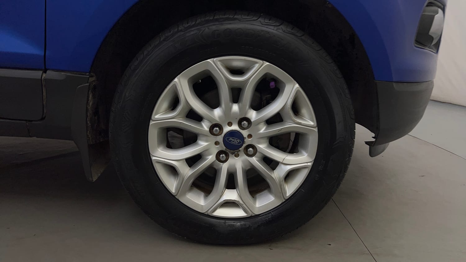 Used 2016 Ford EcoSport Titanium+ 1.5L TDCi Diesel Manual tyres RIGHT FRONT TYRE RIM VIEW
