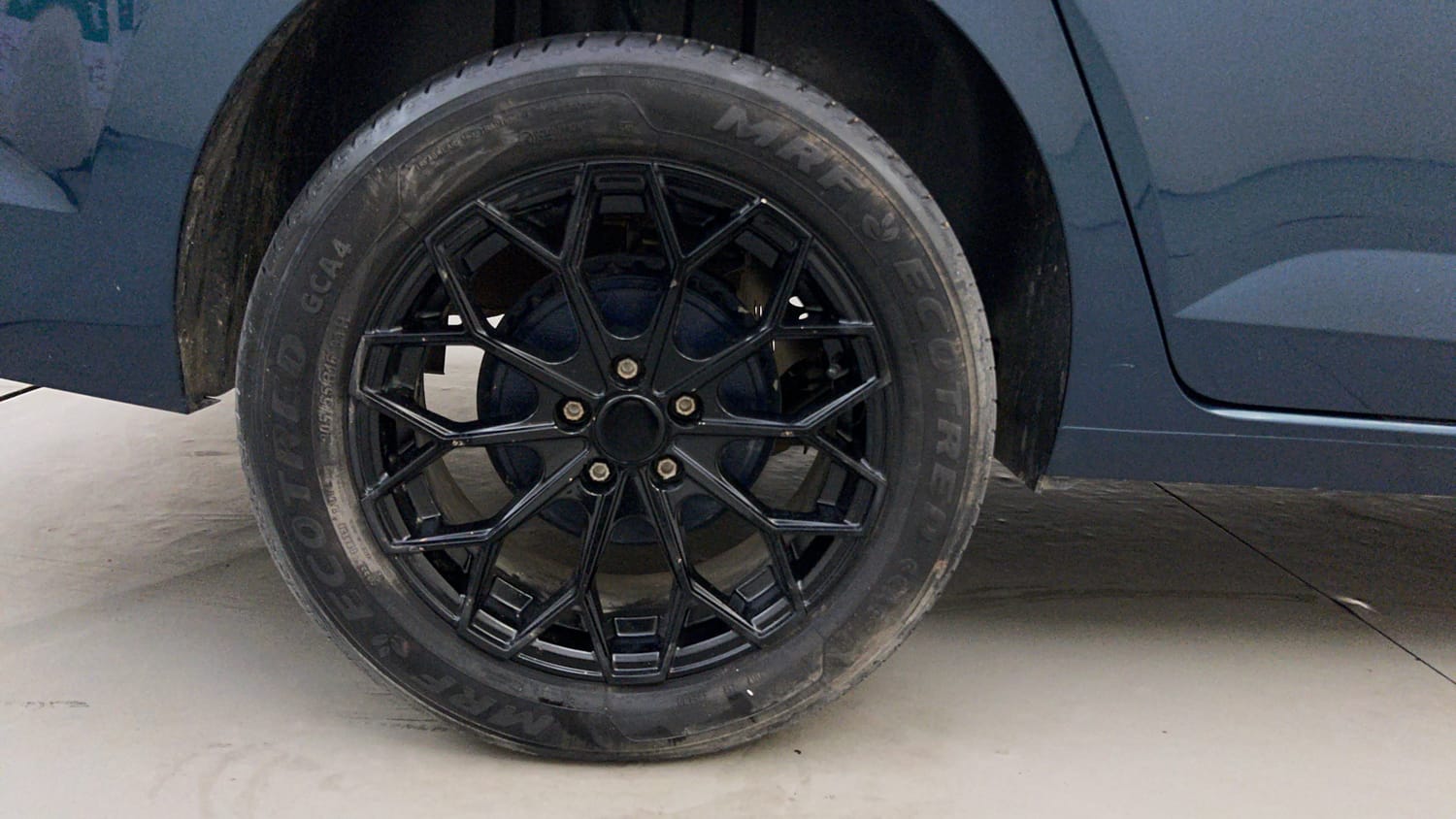 Used 2024 Volkswagen Virtus Comfortline 1.0 TSI MT Petrol Manual tyres RIGHT REAR TYRE RIM VIEW