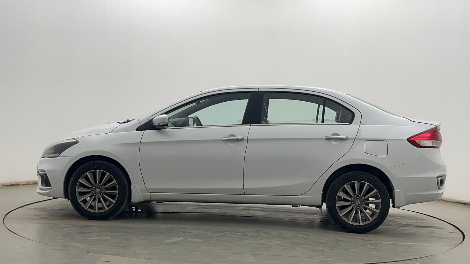 Used 2018 Maruti Suzuki Ciaz Alpha Hybrid 1.5 Petrol Manual exterior LEFT SIDE VIEW