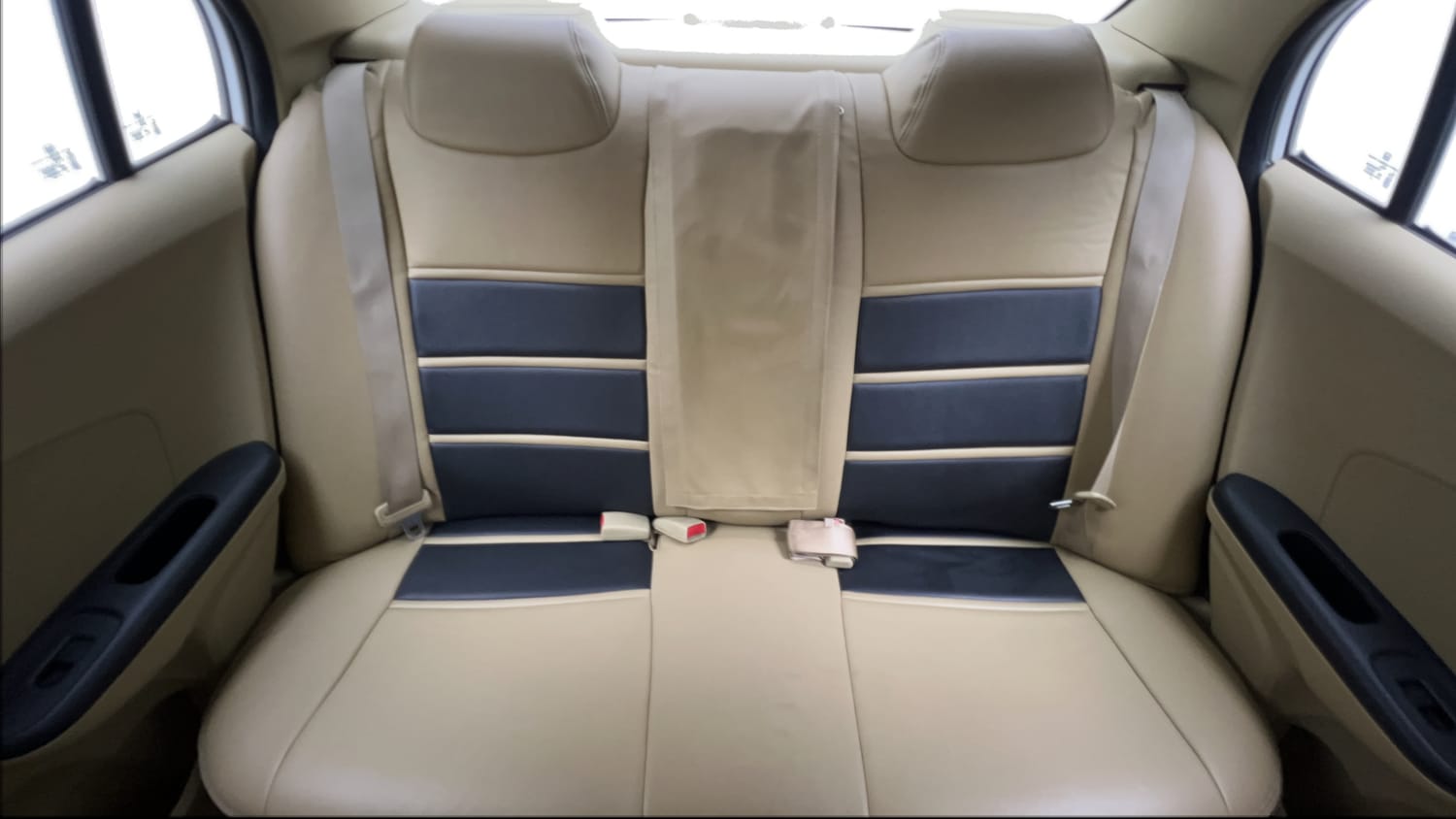 Used 2015 Honda Amaze 1.2 S i-VTEC Petrol Manual interior REAR SEAT CONDITION VIEW