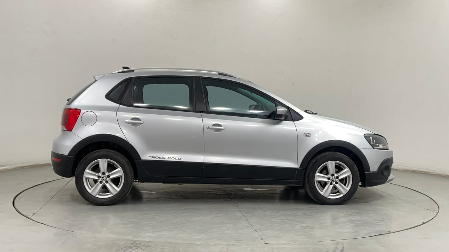 Used 2015 Volkswagen Polo Highline1.2L (P) Petrol Manual exterior RIGHT SIDE VIEW