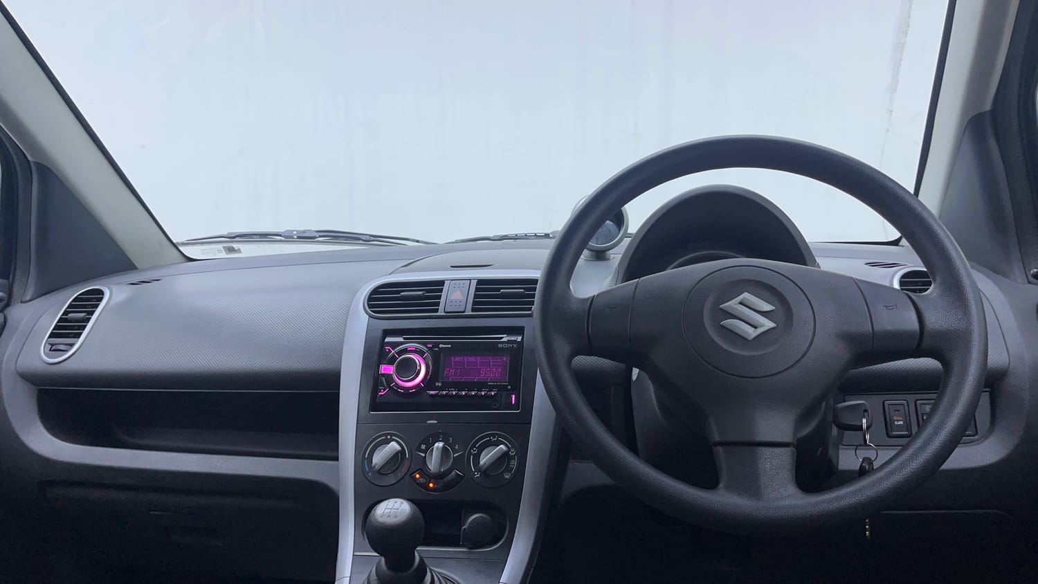 Used 2015 Maruti Suzuki Ritz Vxi BS-IV Petrol Manual interior DASHBOARD VIEW