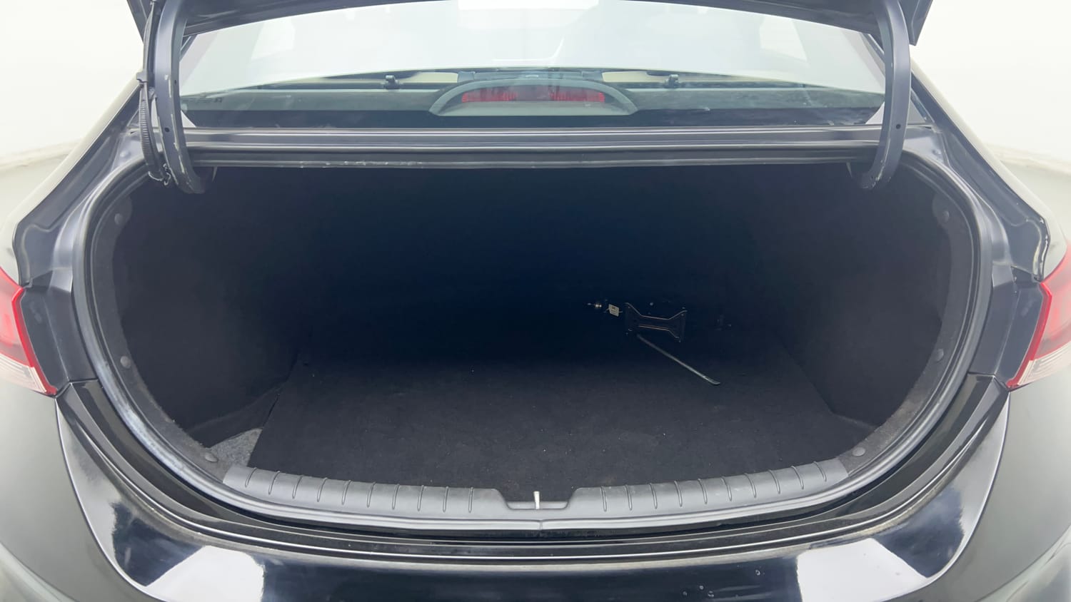 Used 2019 Hyundai Verna SX (O) 1.6 VTVT AT Petrol Automatic interior DICKY INSIDE VIEW