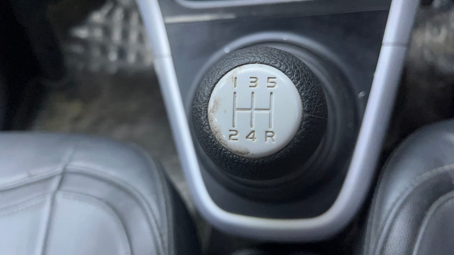 Used 2015 Maruti Suzuki Ritz Vxi BS-IV Petrol Manual interior GEAR  KNOB VIEW