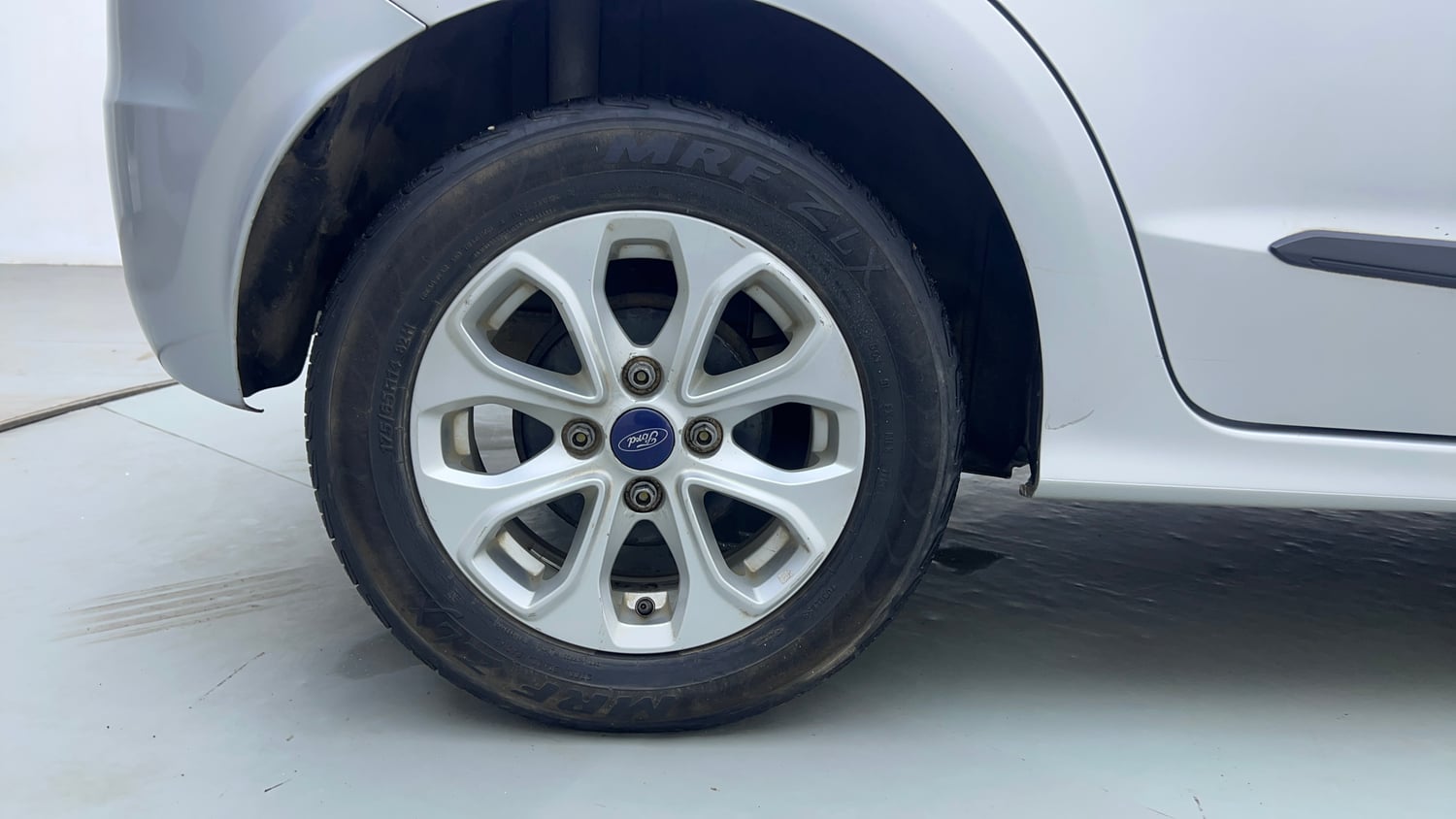 Used 2016 Ford Figo Titanium 1.2 Ti-VCT Petrol Manual tyres RIGHT REAR TYRE RIM VIEW