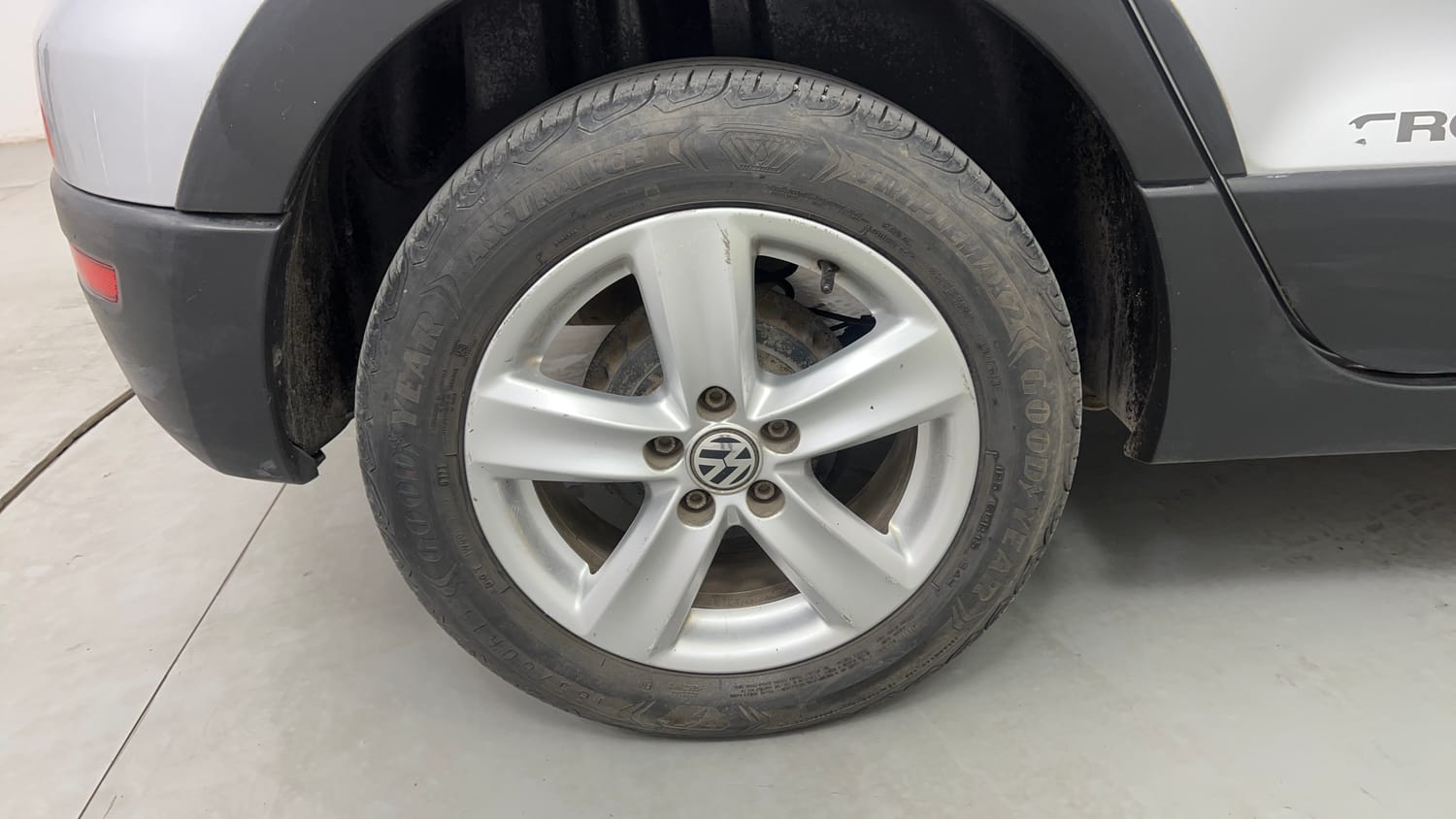 Used 2015 Volkswagen Polo Highline1.2L (P) Petrol Manual tyres RIGHT REAR TYRE RIM VIEW