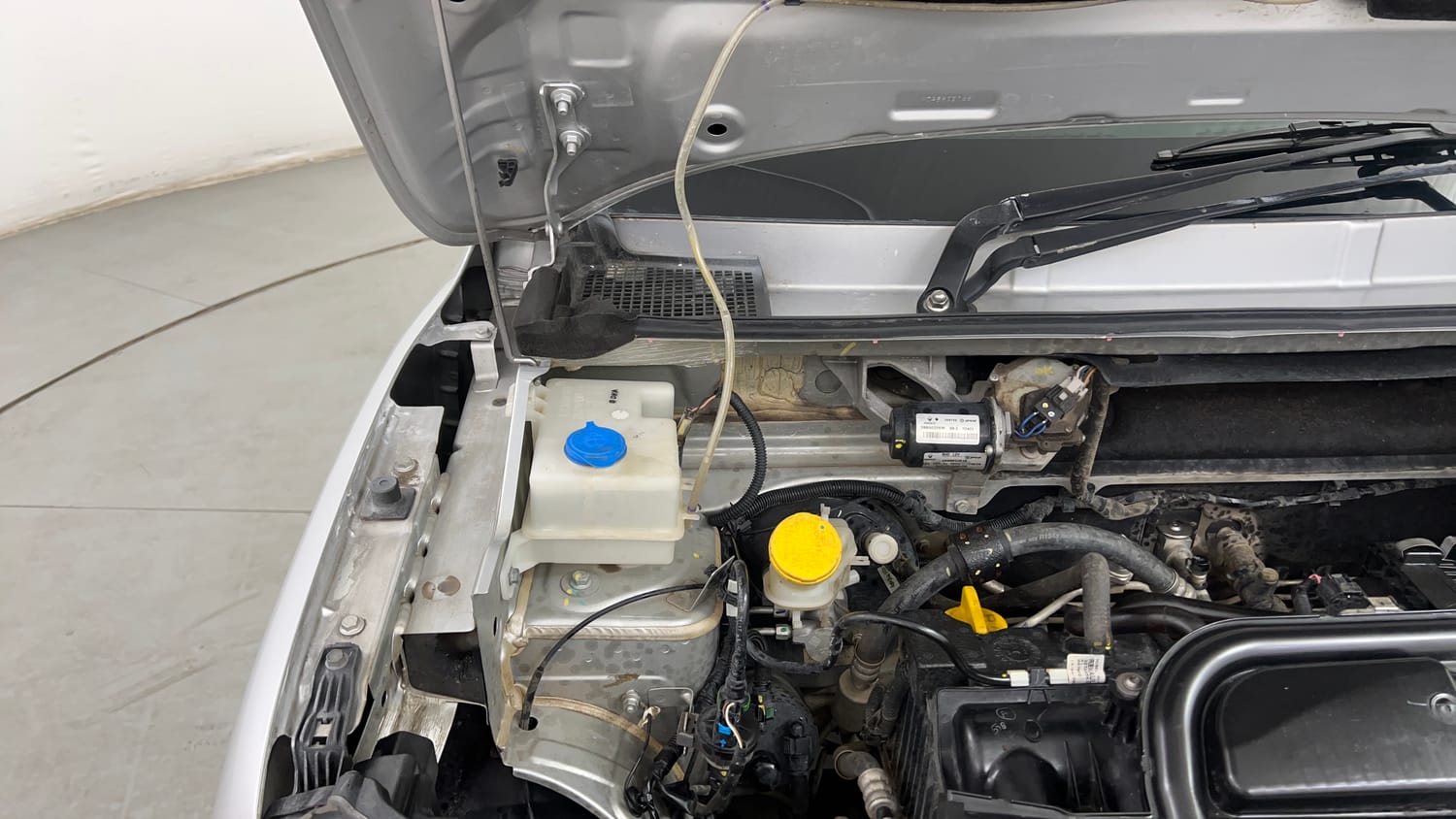 Used 2023 Renault Kwid RXT 1.0 Petrol Manual engine ENGINE RIGHT SIDE HINGE & APRON VIEW