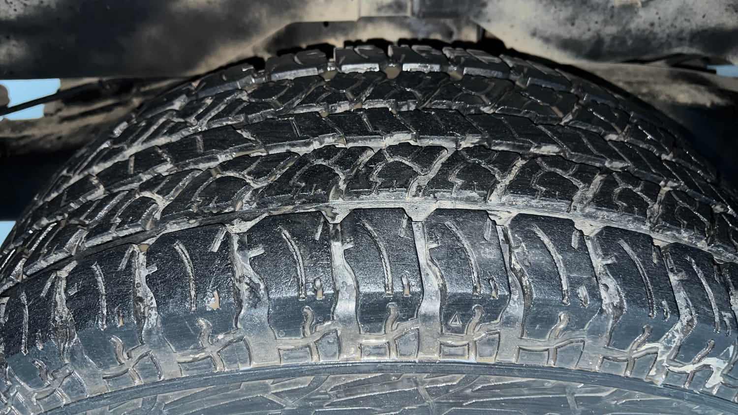 Used 2022 mahindra Thar LX Hard Top Petrol AT 4WD Petrol Automatic tyres RIGHT REAR TYRE TREAD VIEW