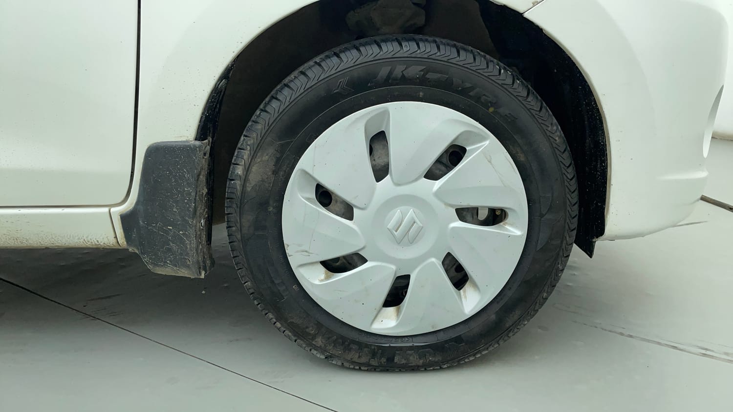 Used 2017 Maruti Suzuki Celerio VXi Petrol Manual tyres RIGHT FRONT TYRE RIM VIEW
