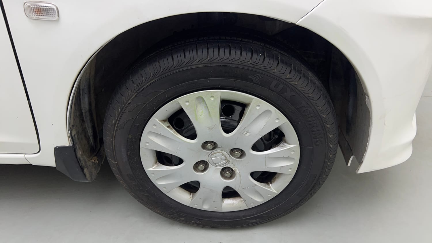 Used 2015 Honda Amaze 1.2 S i-VTEC Petrol Manual tyres RIGHT FRONT TYRE RIM VIEW