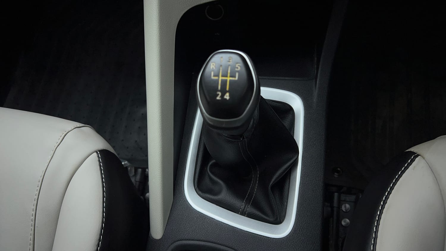 Used 2024 Nissan Magnite XV Petrol Manual interior GEAR  KNOB VIEW