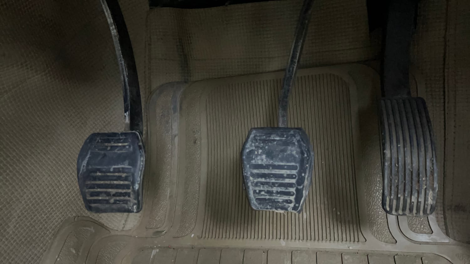Used 2016 Mahindra TUV300 T4 Plus Diesel Manual interior PEDALS VIEW