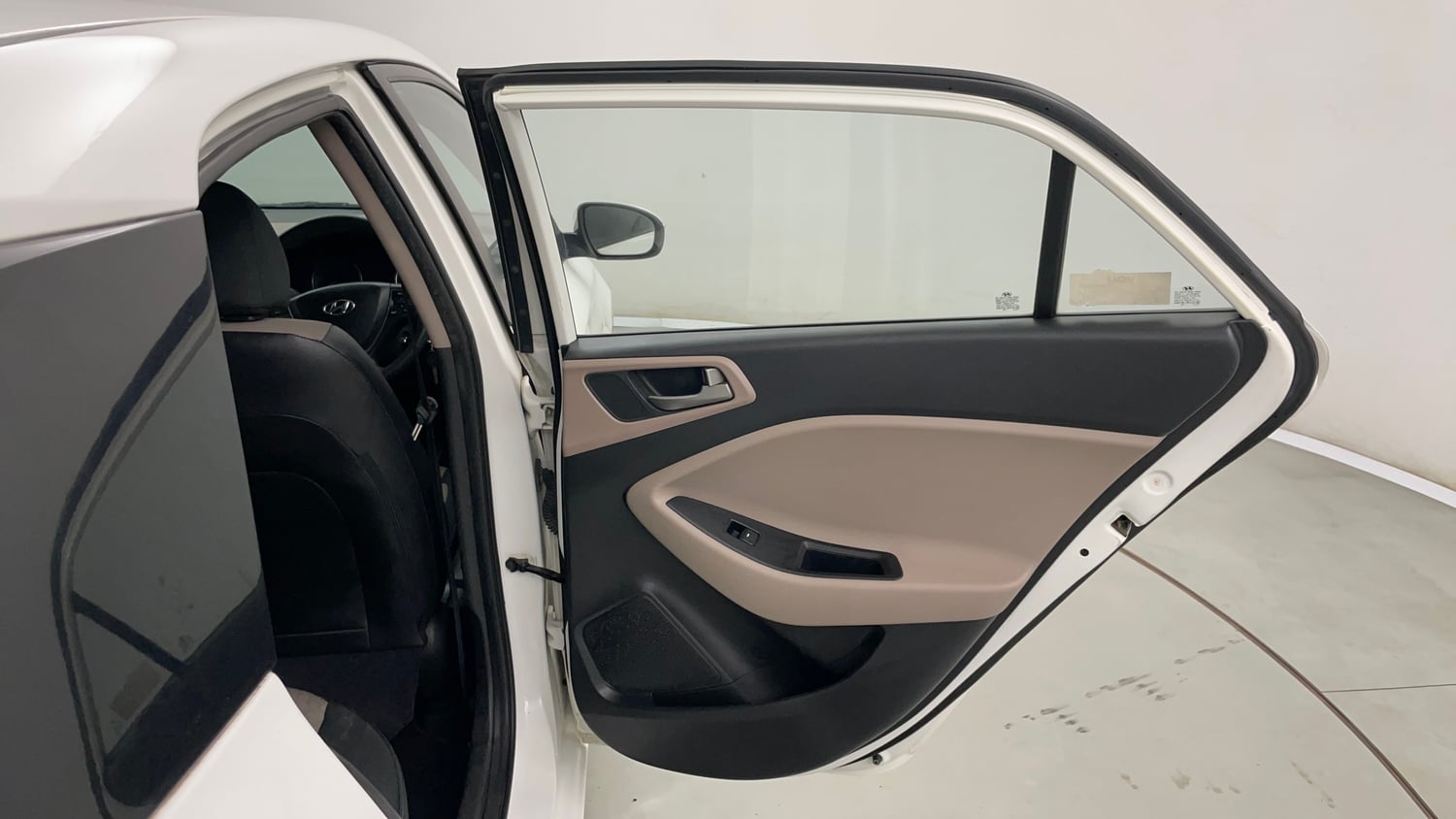 Used 2017 Hyundai Elite i20 Sportz 1.4 CRDI Diesel Manual interior RIGHT REAR DOOR OPEN VIEW