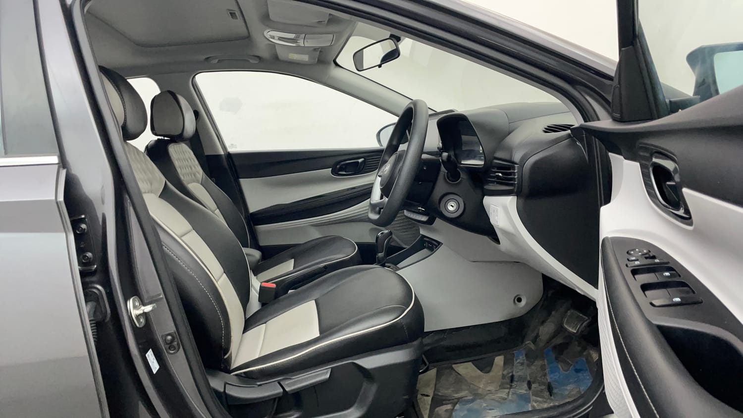 Used 2024 Hyundai i20 Sportz (O) 1.2 IVT Petrol Automatic interior RIGHT SIDE FRONT DOOR CABIN VIEW