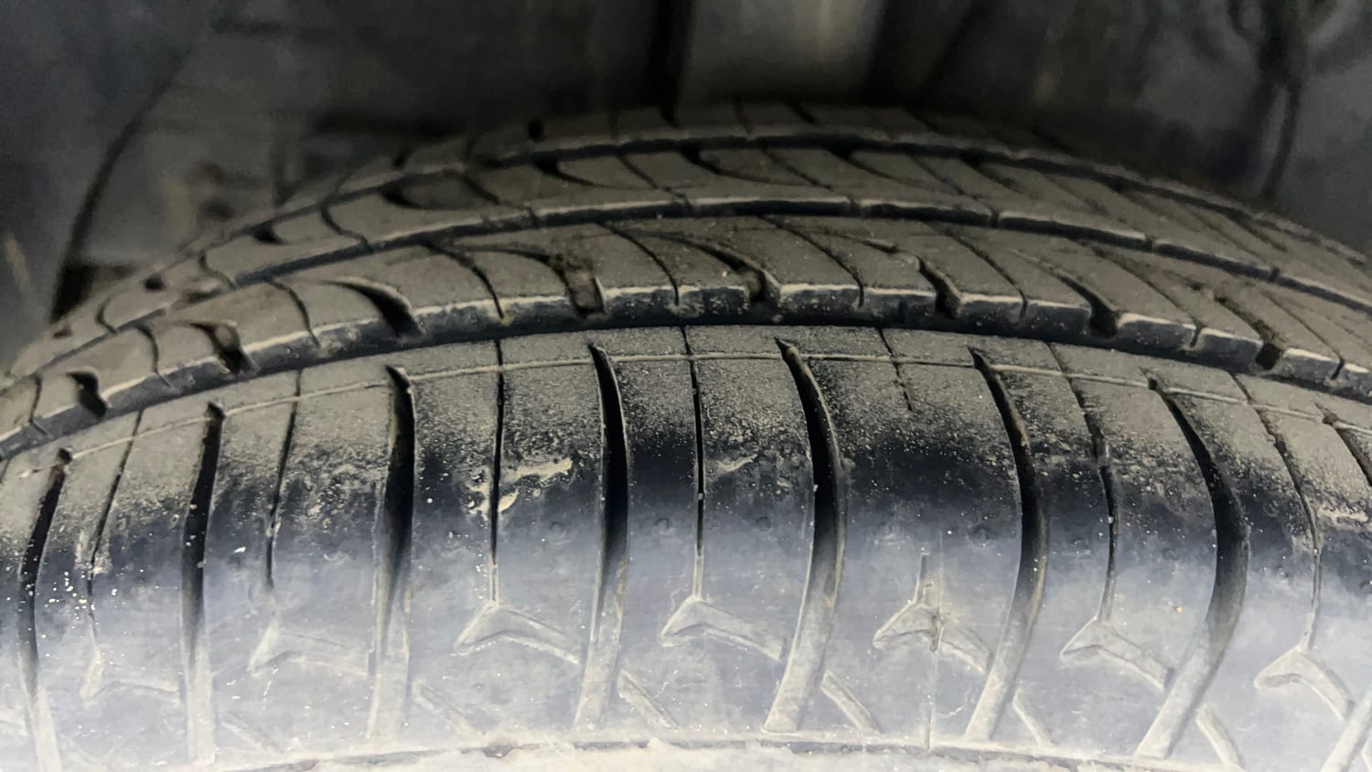 Used 2016 Hyundai Elite i20 Sportz 1.4 CRDI Diesel Manual tyres RIGHT REAR TYRE TREAD VIEW