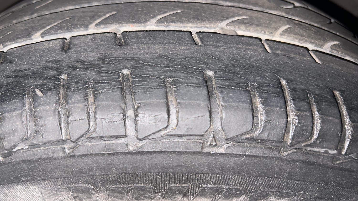 Used 2013 Hyundai Verna Fluidic 1.6 VTVT SX Petrol Manual tyres RIGHT FRONT TYRE TREAD VIEW