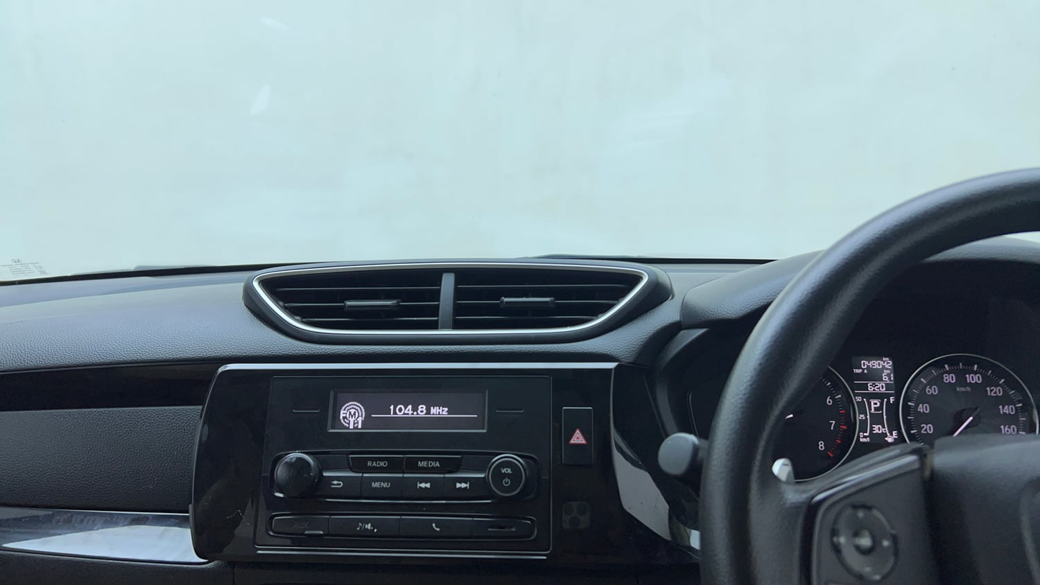 Used 2019 Honda Amaze 1.2 V CVT Petrol Petrol Automatic top_features Integrated (in-dash) music system