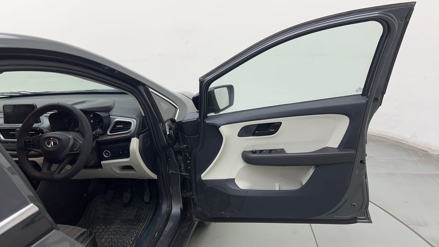Used 2023 Tata Altroz XT Petrol Petrol Manual interior RIGHT FRONT DOOR OPEN VIEW
