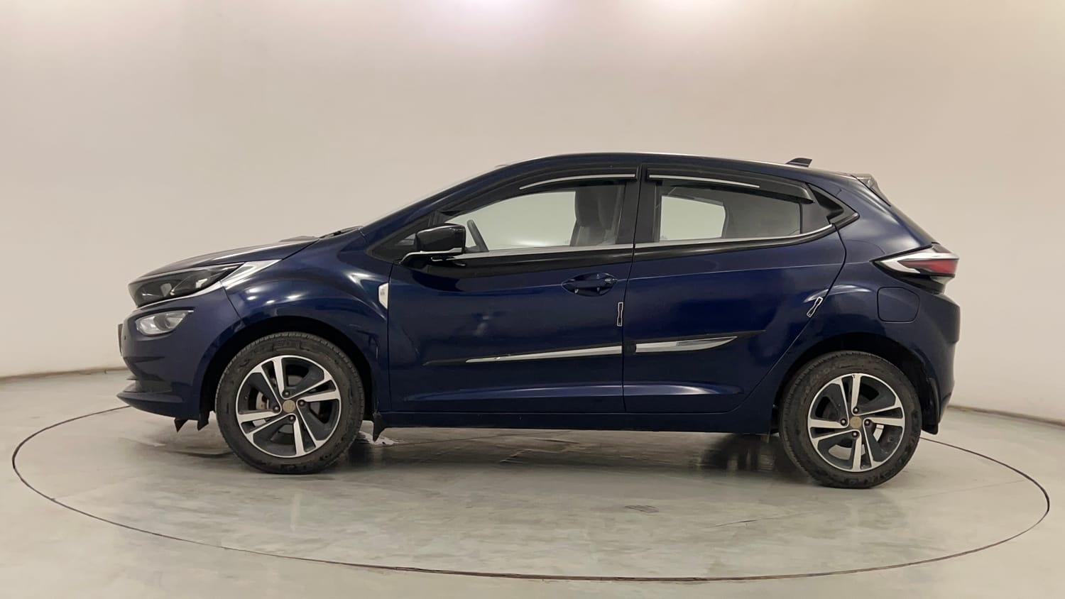 Used 2023 Tata Altroz XZ Plus (O) (S) iCNG Cng Manual exterior LEFT SIDE VIEW