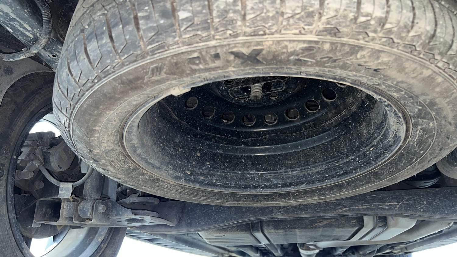 Used 2021 Hyundai Alcazar Signature (O) 6 STR 2.0 Petrol AT Petrol Automatic tyres SPARE TYRE VIEW