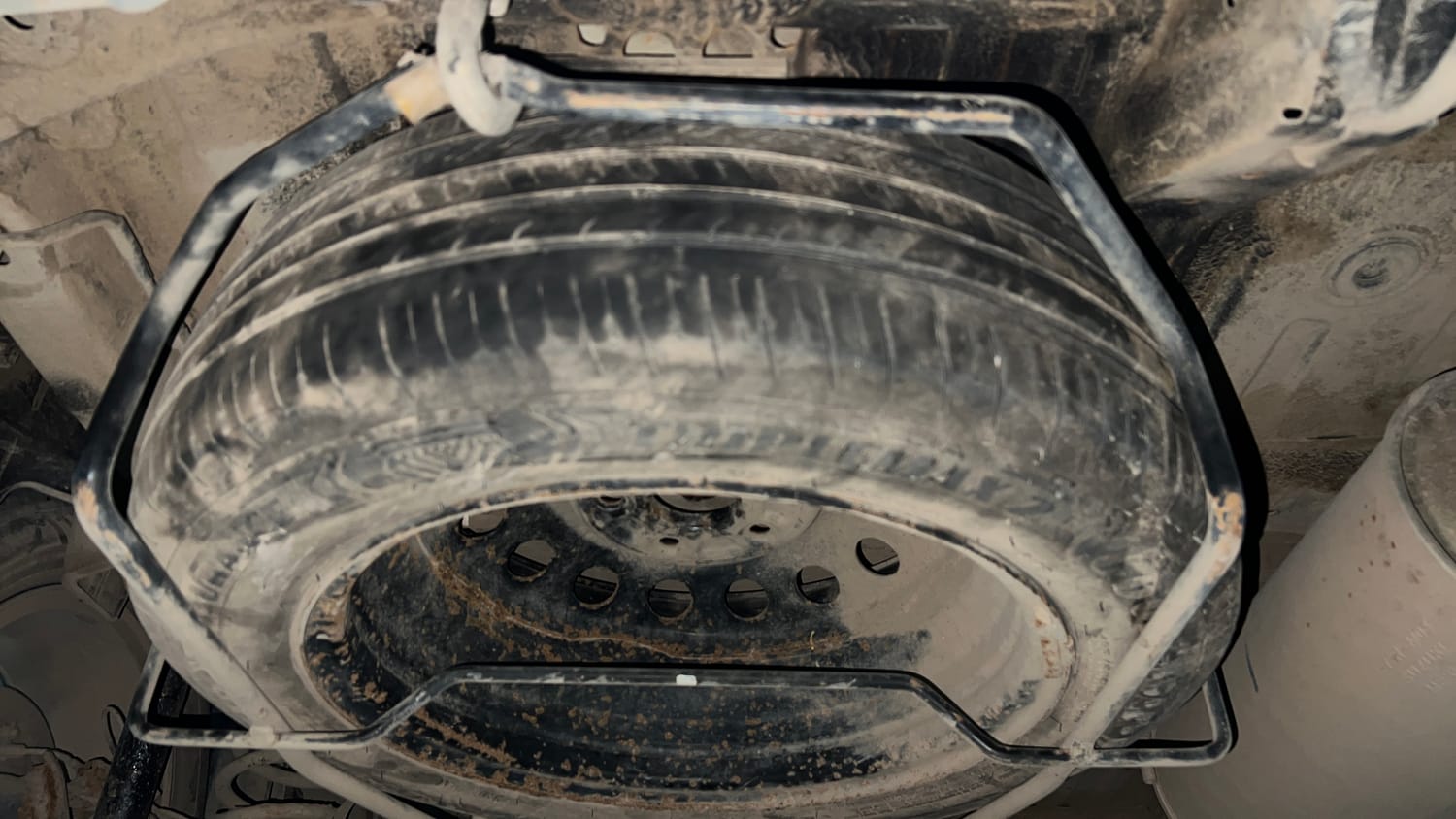 Used 2023 Maruti Suzuki XL6 Zeta MT CNG Cng Manual tyres SPARE TYRE VIEW