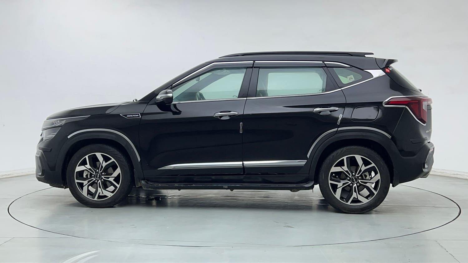 Used 2025 Kia Seltos GTX Plus 1.5 Turbo Petrol DCT Petrol Automatic exterior LEFT SIDE VIEW