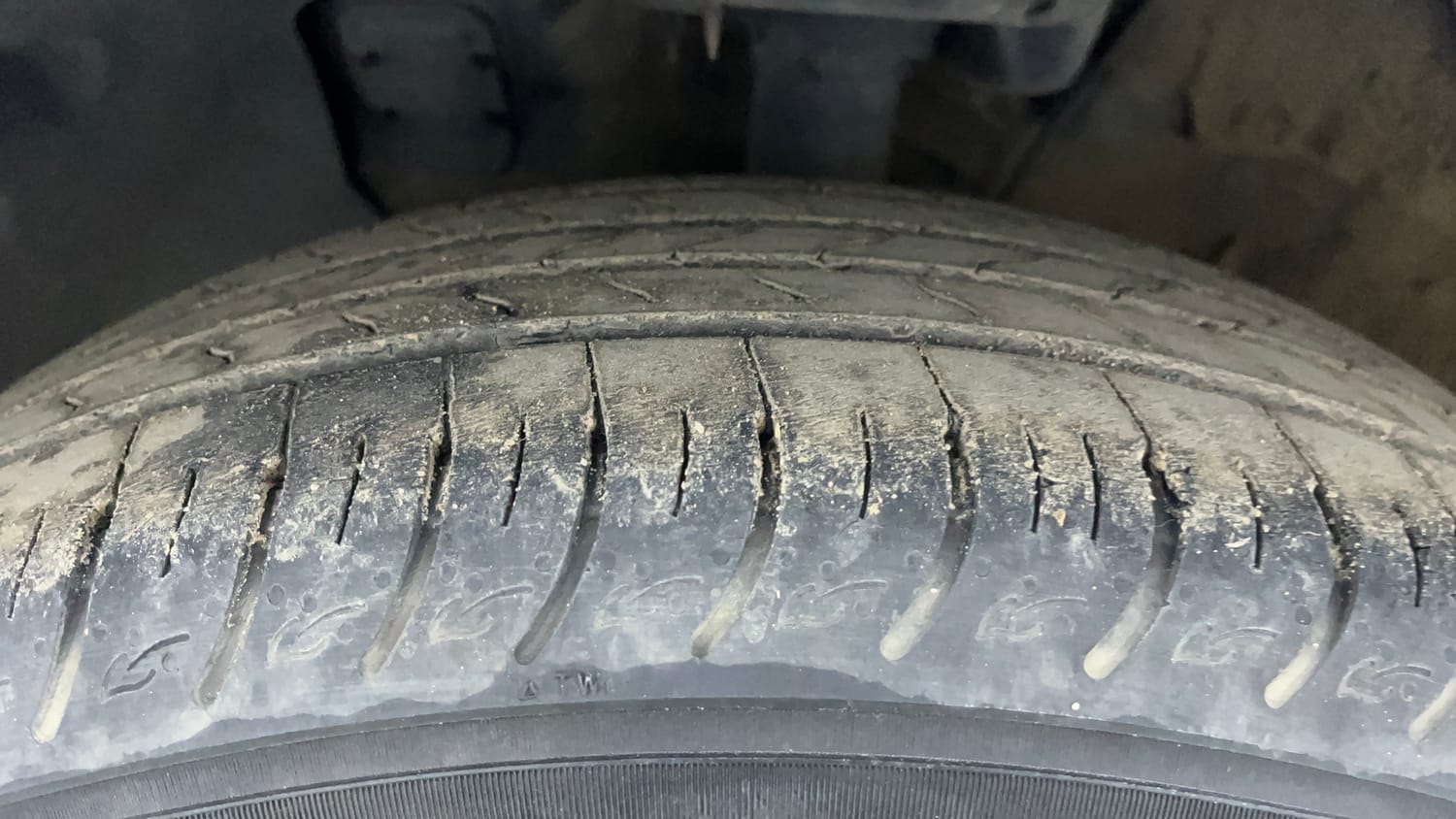 Used 2022 Kia Carens Luxury 1.4 Petrol 7 STR Petrol Manual tyres LEFT FRONT TYRE TREAD VIEW