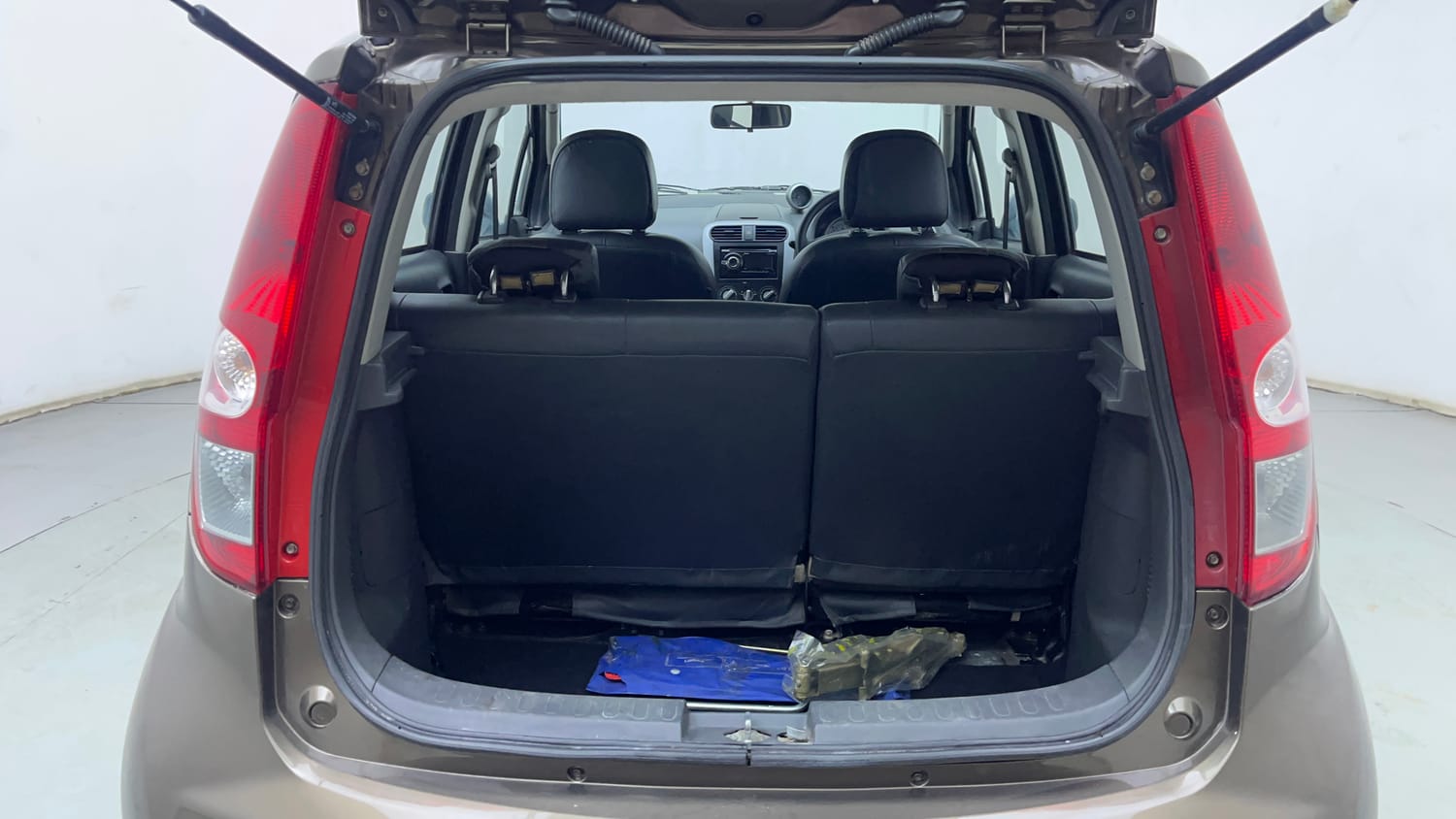 Used 2015 Maruti Suzuki Ritz Vxi BS-IV Petrol Manual interior DICKY INSIDE VIEW