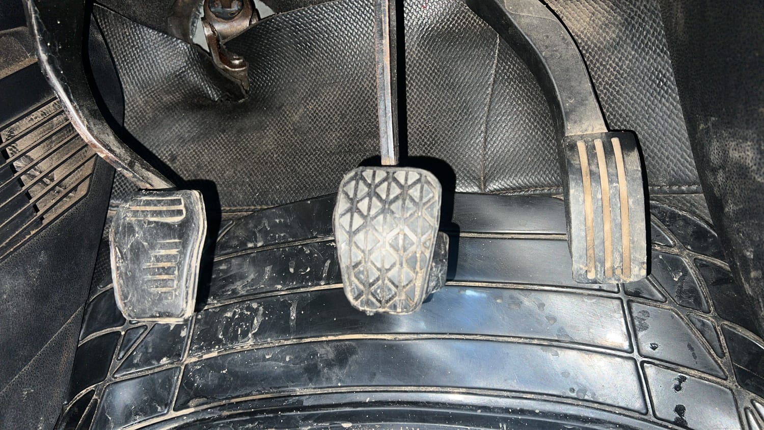 Used 2014 Ford Figo Duratorq Diesel ZXI 1.4 Diesel Manual interior PEDALS VIEW
