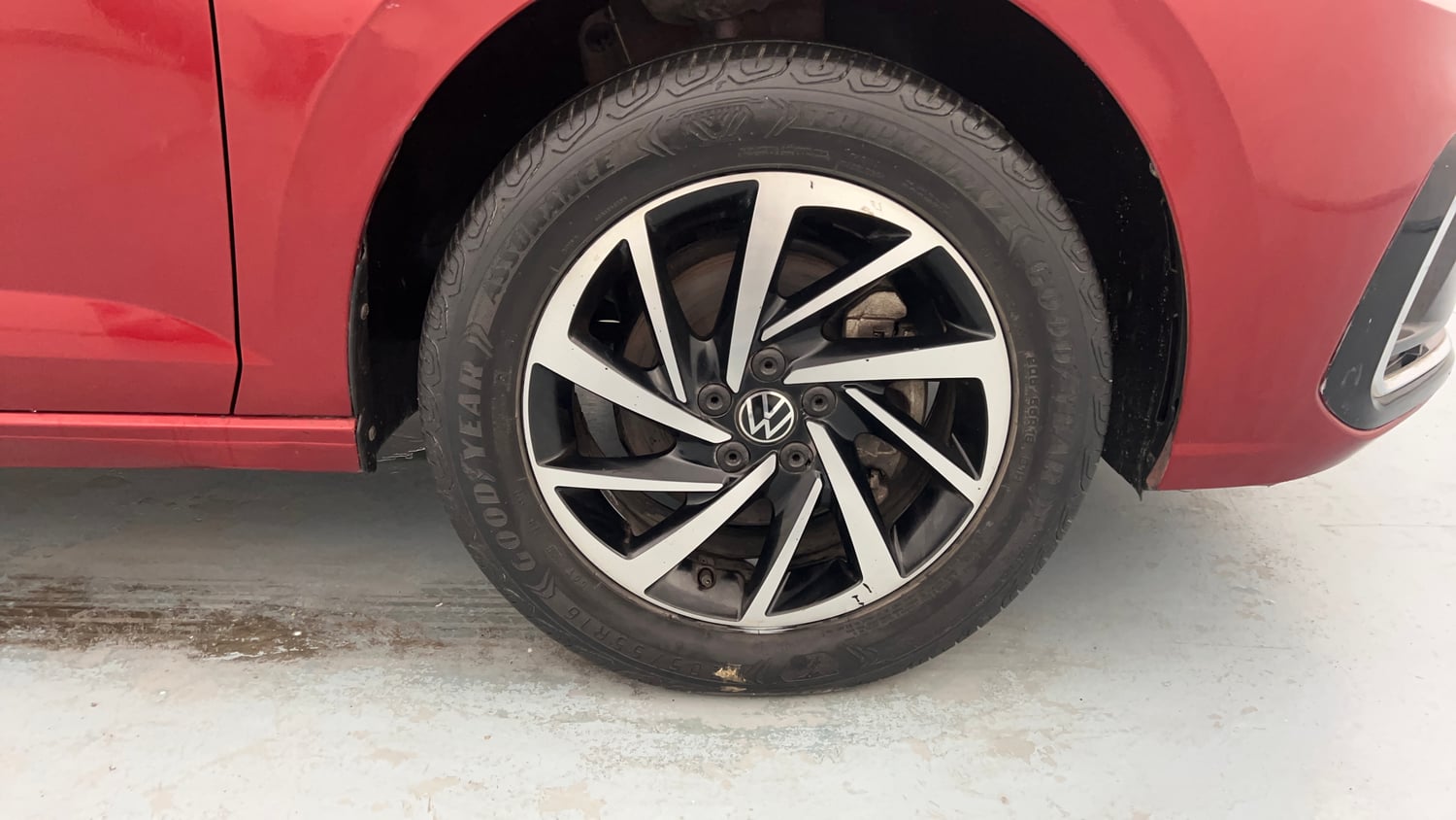 Used 2023 Volkswagen Virtus Topline 1.0 TSI MT Petrol Manual tyres RIGHT FRONT TYRE RIM VIEW