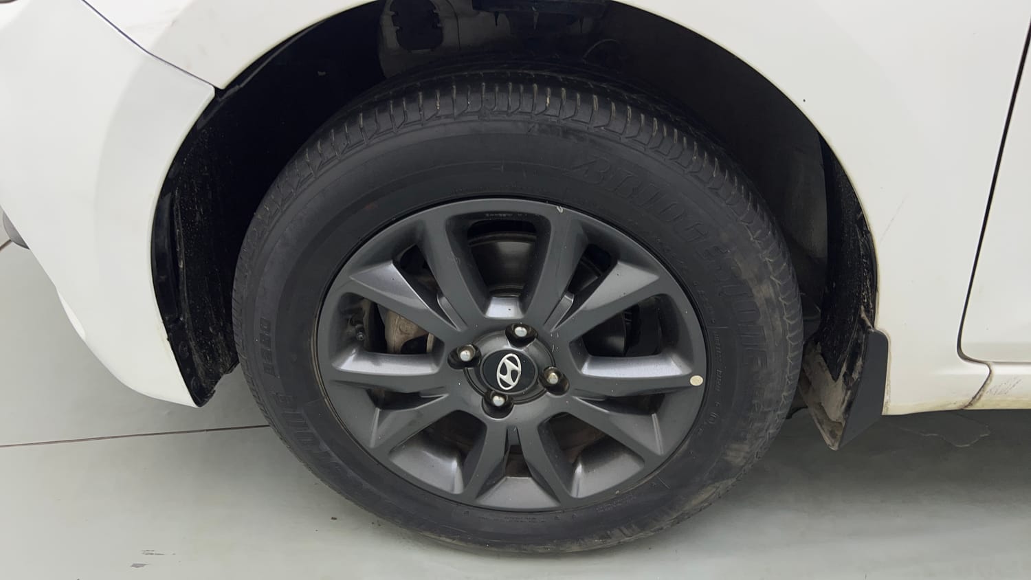 Used 2020 Hyundai Elite i20 Sportz Plus 1.2 Petrol Manual tyres LEFT FRONT TYRE RIM VIEW