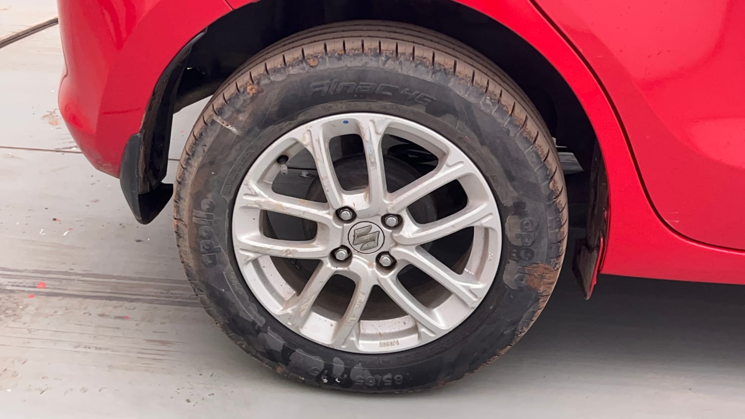 Used 2020 Maruti Suzuki Swift ZXi AMT Petrol Automatic tyres RIGHT REAR TYRE RIM VIEW