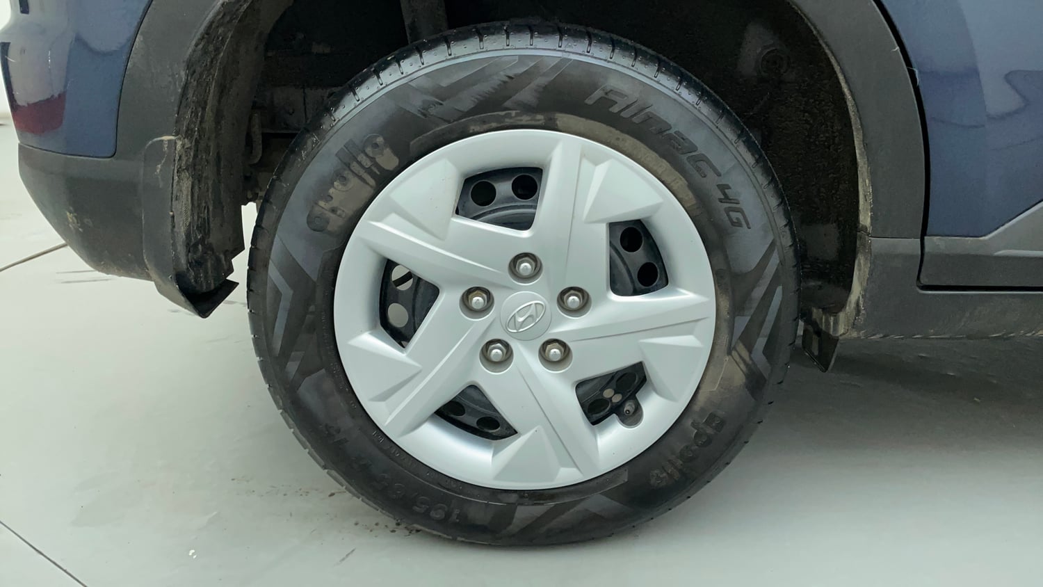 Used 2021 Hyundai Venue S Plus 1.2 Petrol Petrol Manual tyres RIGHT REAR TYRE RIM VIEW