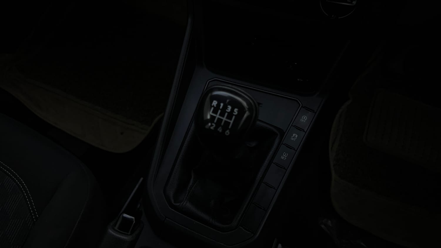 Used 2024 Volkswagen Virtus Comfortline 1.0 TSI MT Petrol Manual interior GEAR  KNOB VIEW