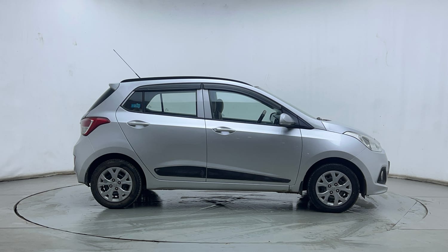 Used 2017 Hyundai Grand i10 Sportz 1.2 Kappa VTVT Petrol Manual exterior RIGHT SIDE VIEW