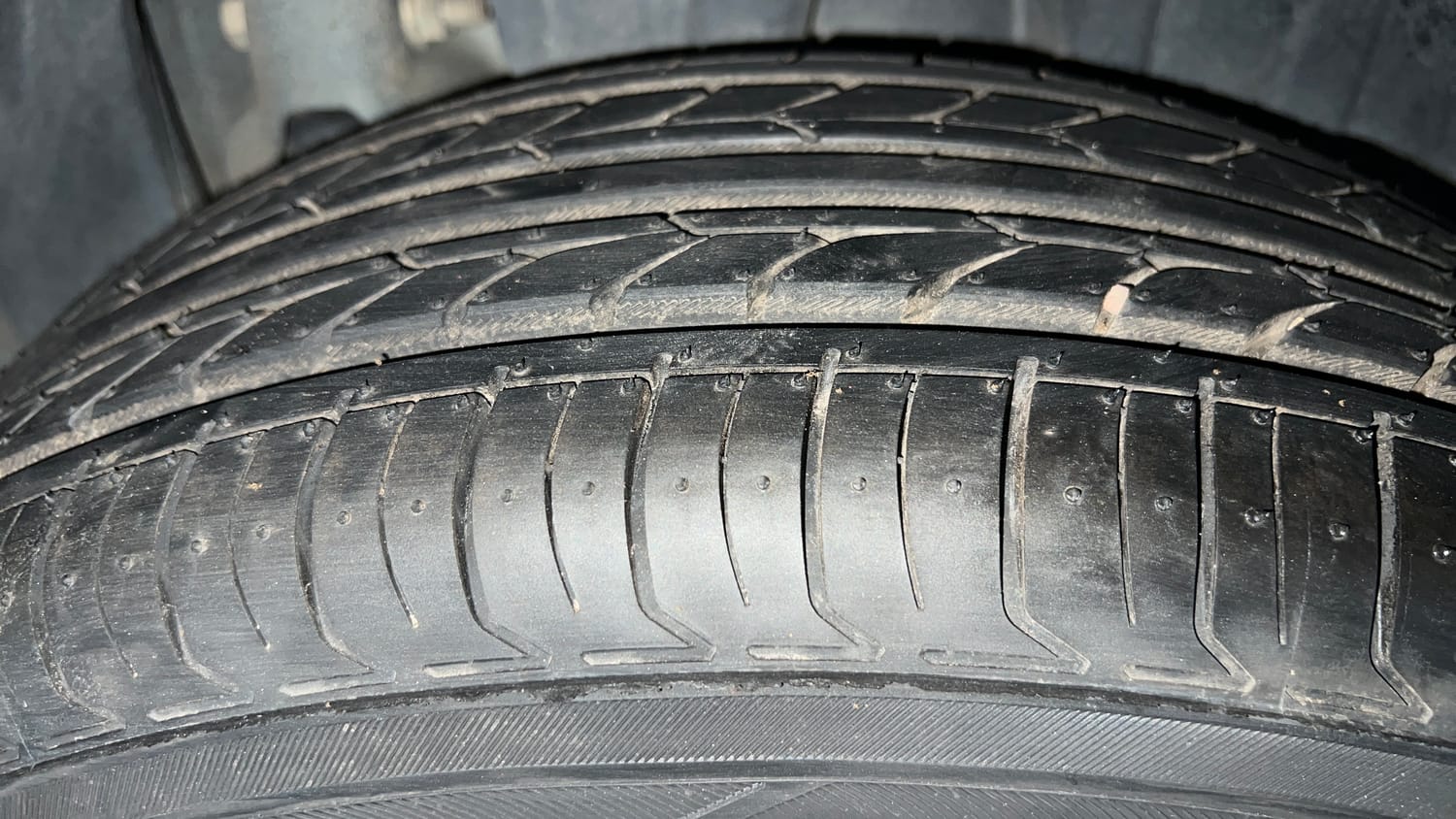 Used 2020 Mahindra XUV 300 1.2 W6 Petrol Manual tyres LEFT REAR TYRE TREAD VIEW