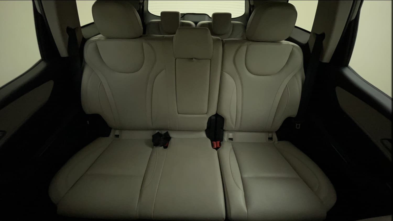 Used 2025 Mahindra XUV700 AX7 Luxury Pack Petrol AT 7 STR Petrol Automatic interior REAR SEAT CONDITION VIEW