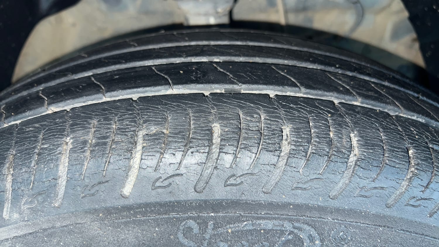 Used 2020 Mahindra XUV 300 1.2 W6 Petrol Manual tyres RIGHT FRONT TYRE TREAD VIEW