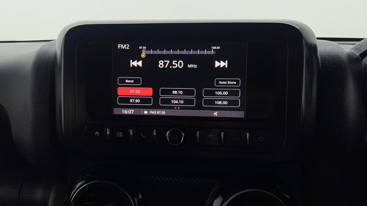 Used 2022 mahindra Thar LX Hard Top Petrol AT 4WD Petrol Automatic top_features Integrated (in-dash) music system