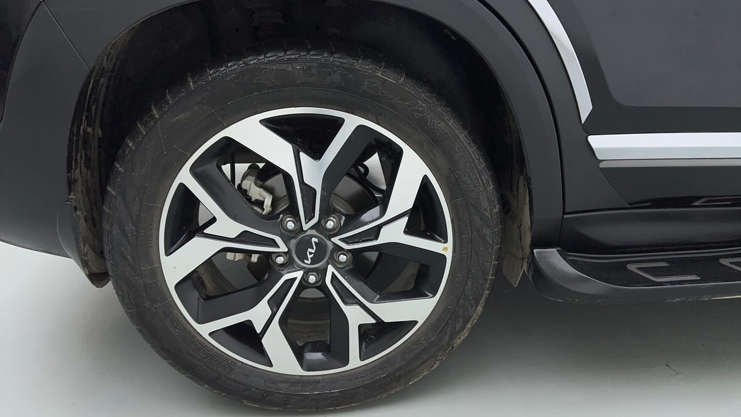 Used 2025 Kia Seltos GTX Plus 1.5 Turbo Petrol DCT Petrol Automatic tyres RIGHT REAR TYRE RIM VIEW