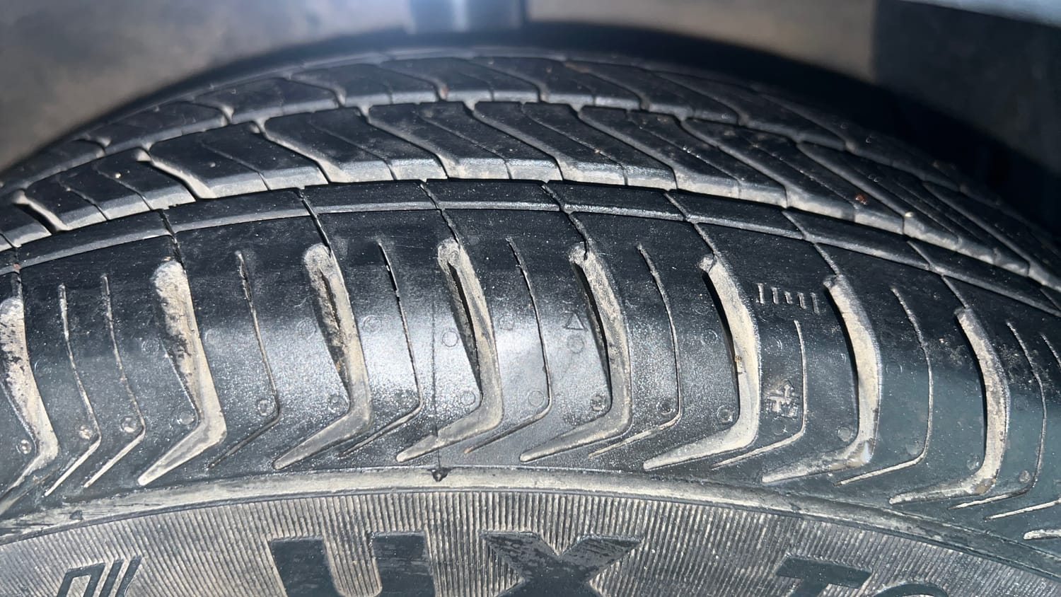 Used 2018 Hyundai Grand i10 Magna 1.2 Kappa VTVT Petrol Manual tyres RIGHT FRONT TYRE TREAD VIEW