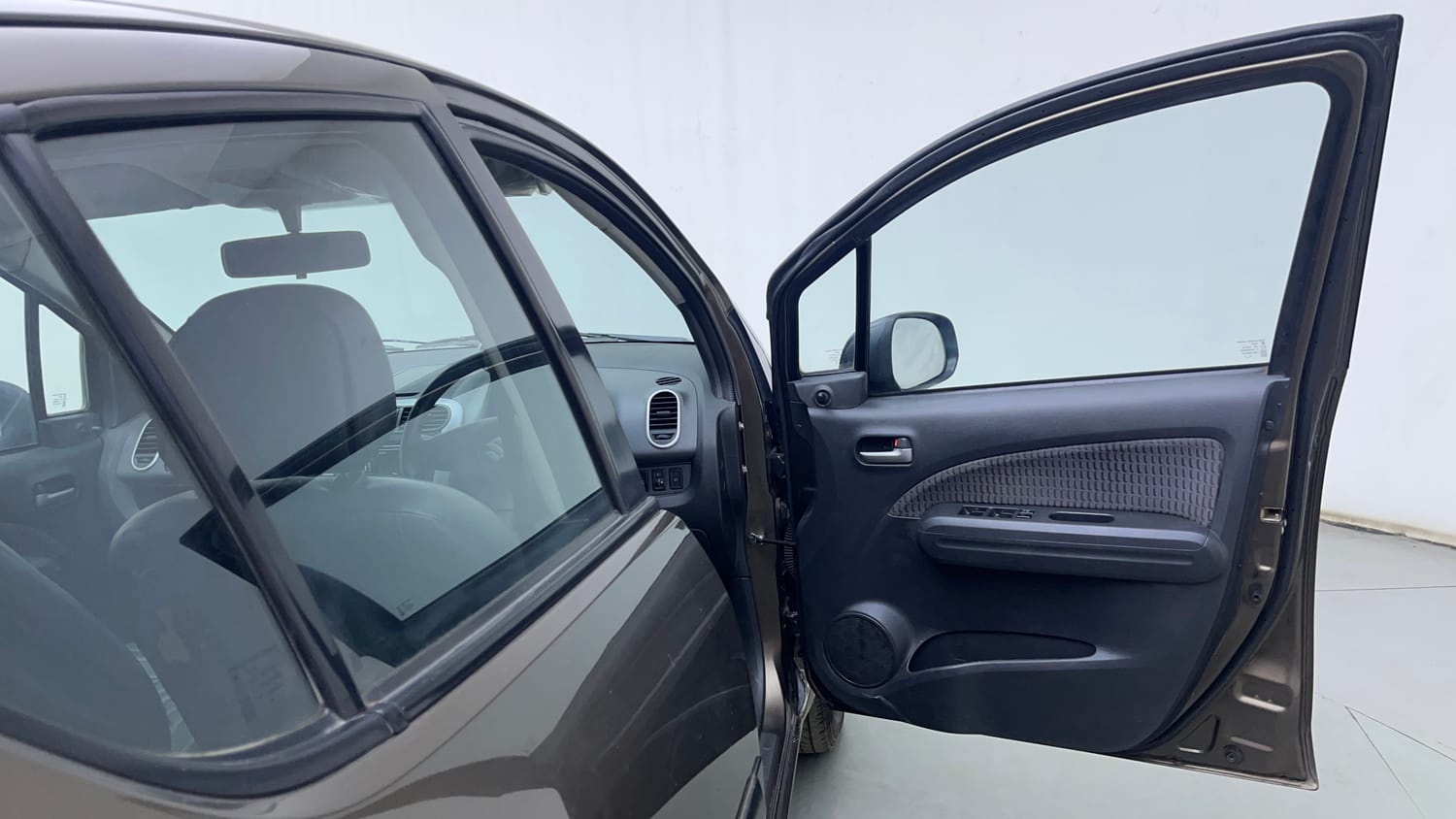 Used 2015 Maruti Suzuki Ritz Vxi BS-IV Petrol Manual interior RIGHT FRONT DOOR OPEN VIEW